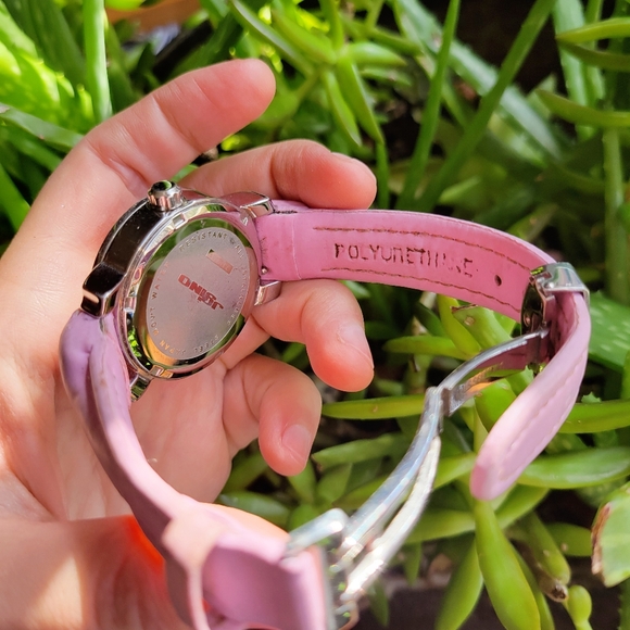 Designer JoJino Pink Hearts Watch - Picture 9 of 9